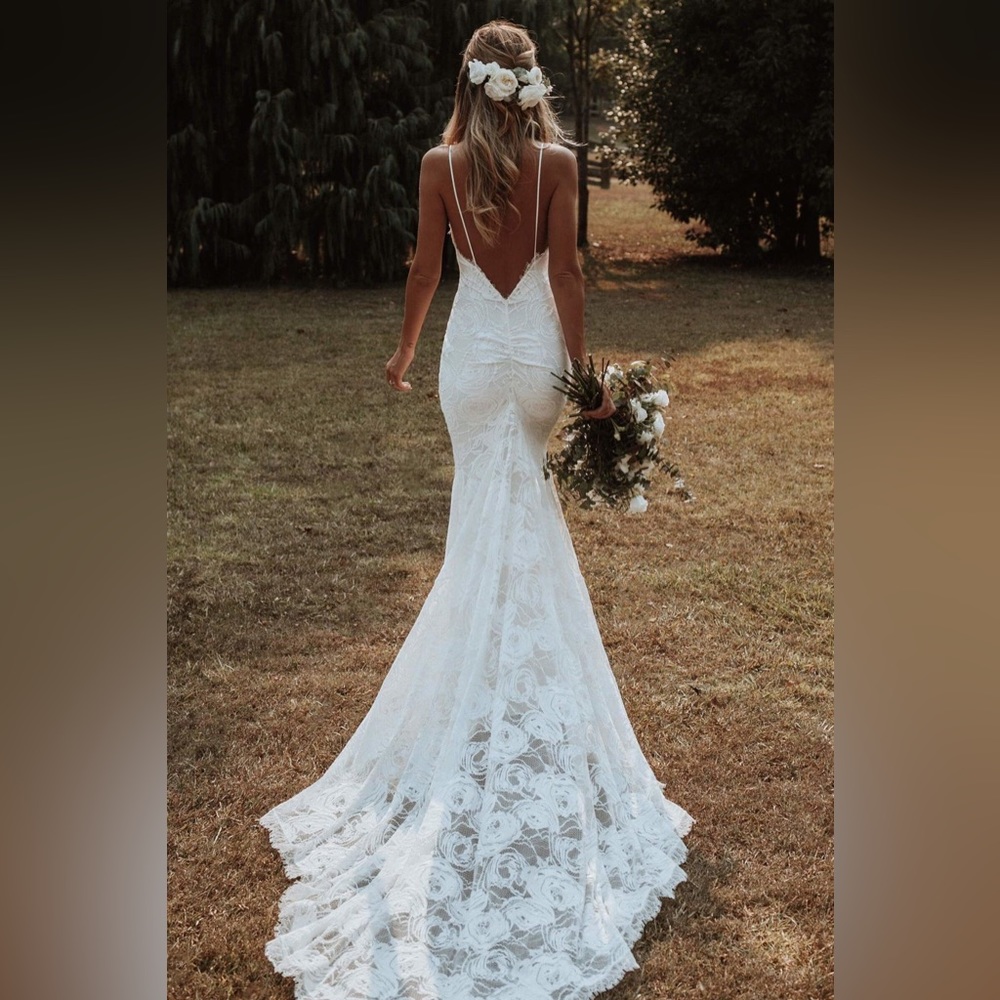 Clo Gown style by Grace Loves Lace. Never been worn, unaltered, US 6.